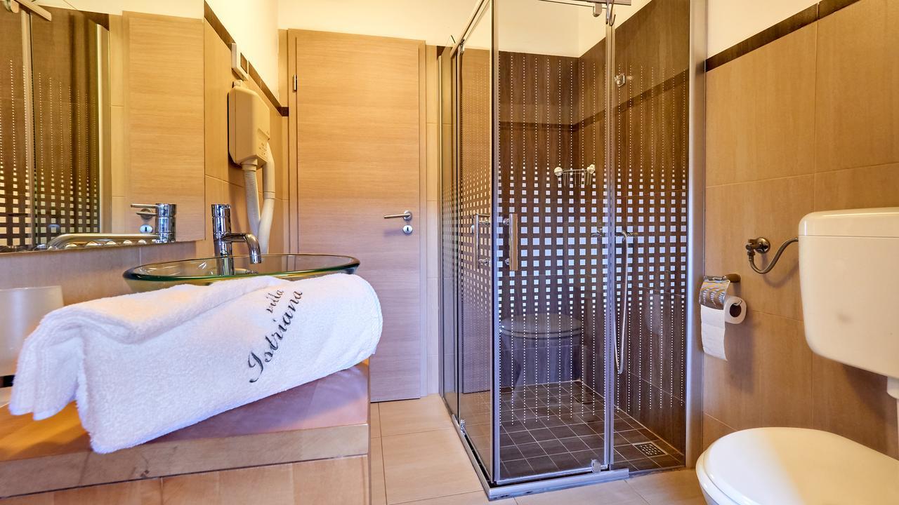 Suite mit Kingsize-Bett mit Whirlpool